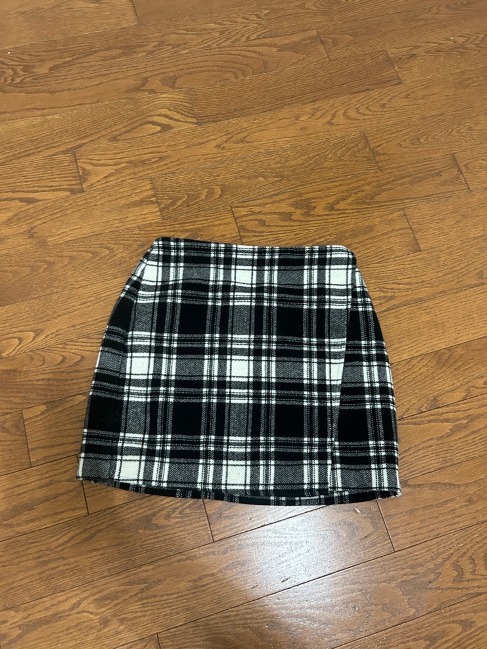 Hollister Black and White Plaid Mini Skirt